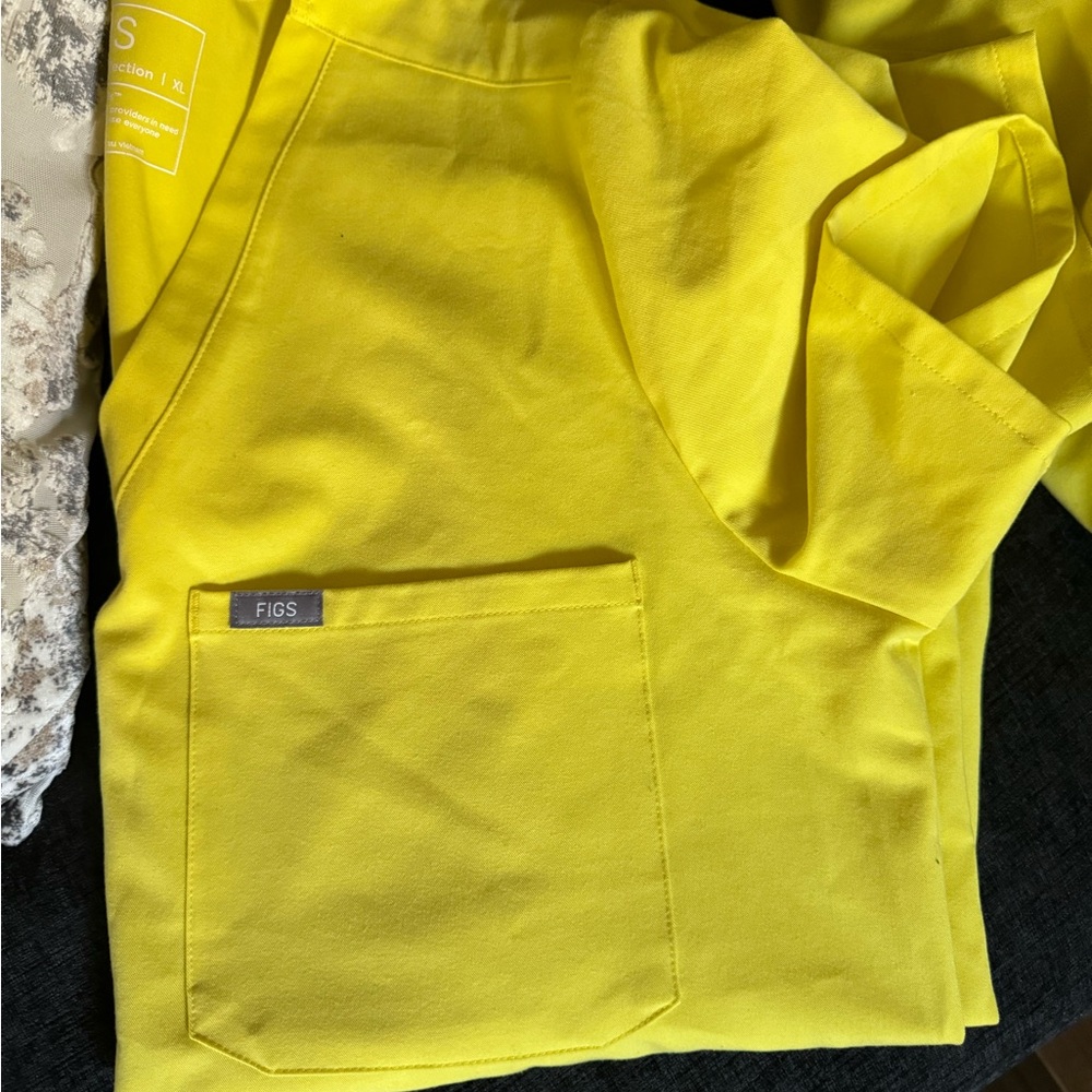 Figs Catarina scrub top and Zamora scrub pants bundle.